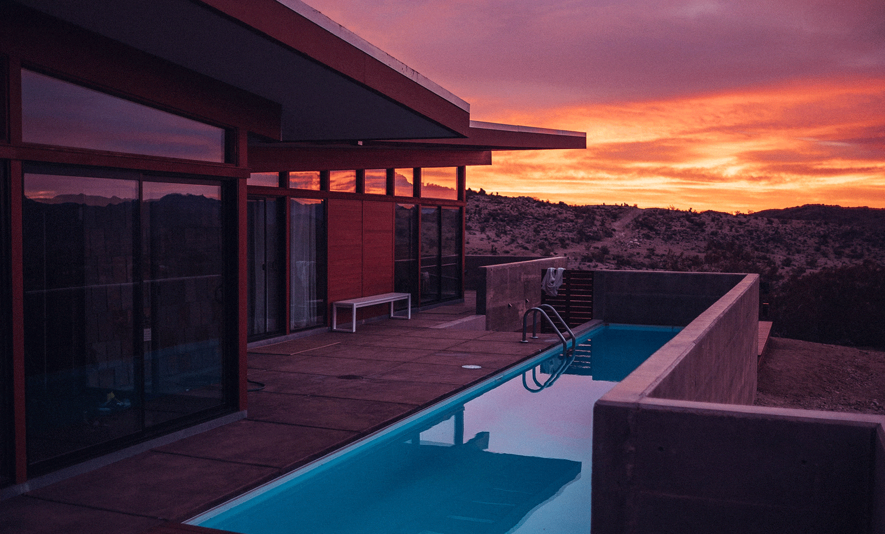 Vacation House with pool on front